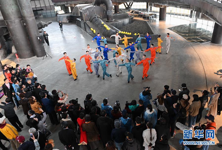 （社會(huì)）（1）北京：首鋼園里的“環(huán)境舞蹈”展演