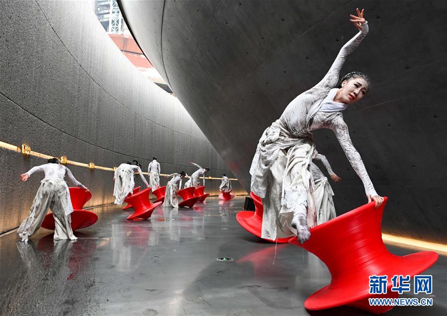 （社會(huì)）（9）北京：首鋼園里的“環(huán)境舞蹈”展演
