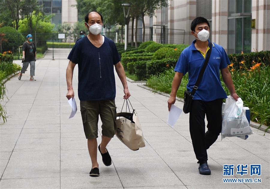 （聚焦疫情防控）（9）北京新發(fā)地市場第二批集中隔離人員解除隔離
