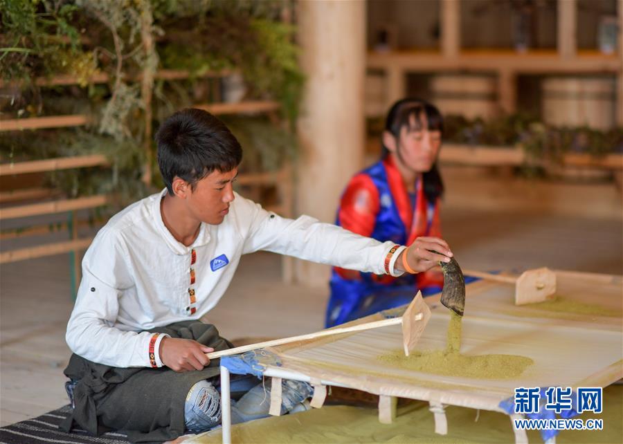 （社會(huì)）（4）古法藏香的年輕傳習(xí)人