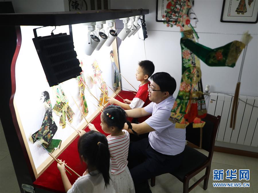 #（社會(huì)）（2）河北唐山：暑假里的“非遺”小課堂