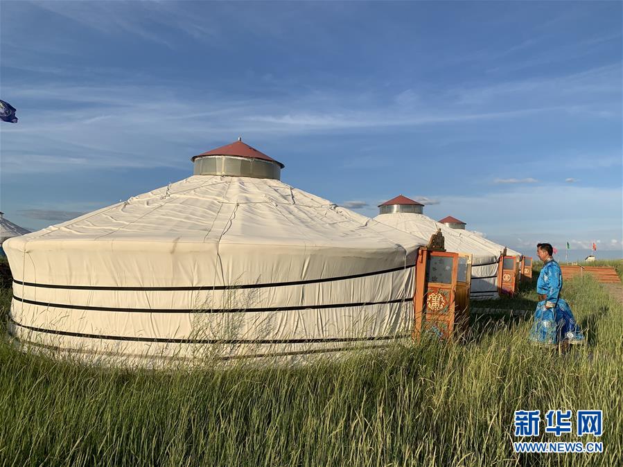 (圖文互動(dòng))(1)枕著草原 望著星空——布仁巴雅爾和他的蒙古包