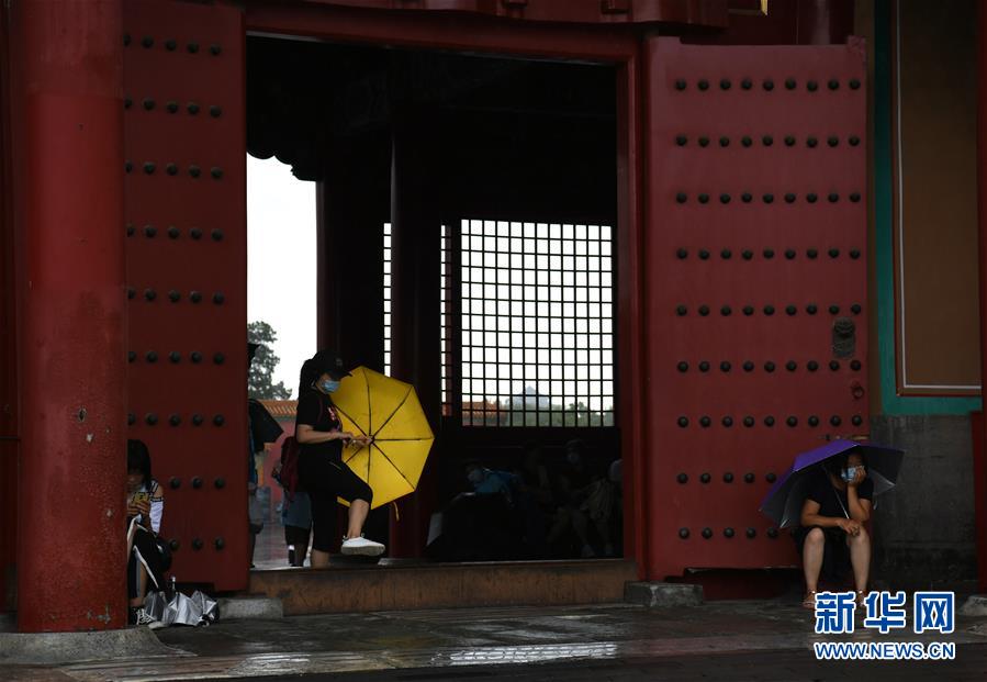 （社會(huì)）（4）故宮雨中游