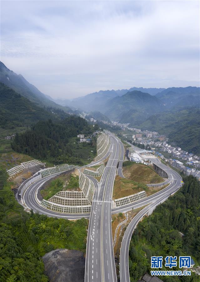 (圖文互動)(2)烏蒙山集中連片特困地區(qū)又添一條高速公路