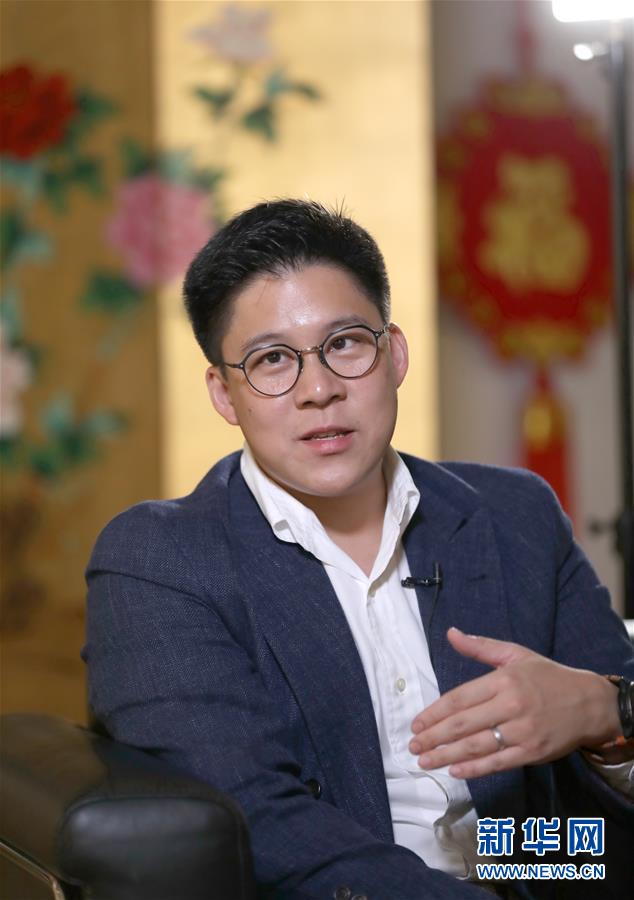 十三屆全國青聯(lián)副主席霍啟剛在接受新華社記者專訪（8月31日攝）。新華社記者 吳曉初 攝