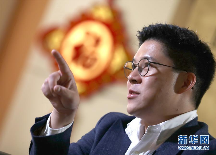 十三屆全國青聯(lián)副主席霍啟剛在接受新華社記者專訪（8月31日攝）。新華社記者 吳曉初 攝