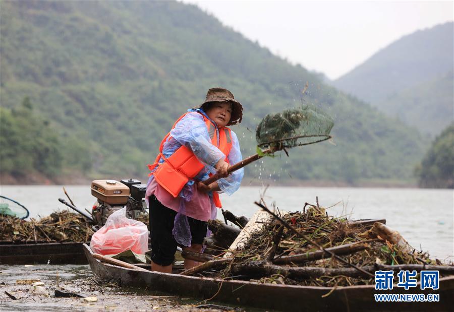 #（環(huán)境）（3）湖南張家界：清理漂浮物 守護(hù)美麗河道