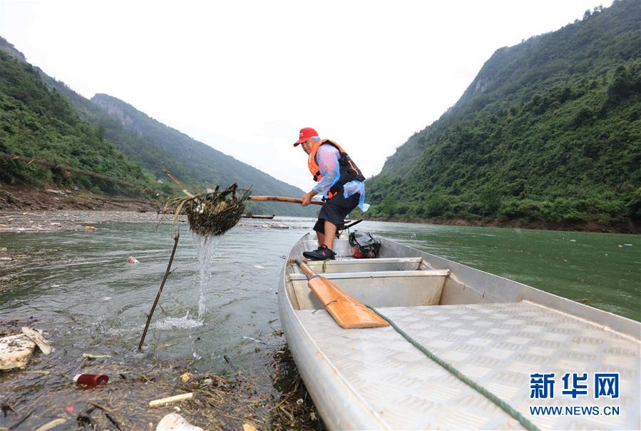 #（環(huán)境）（6）湖南張家界：清理漂浮物 守護(hù)美麗河道