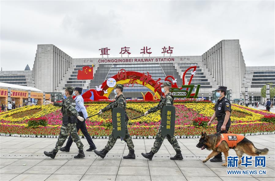 (圖文互動(dòng))(2)武警官兵“雙節(jié)”堅(jiān)守戰(zhàn)位保平安