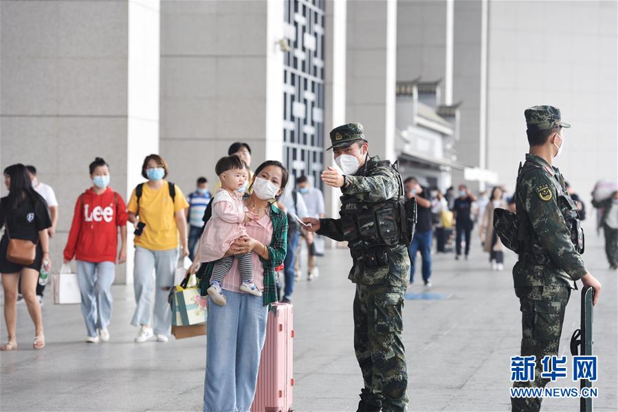 (圖文互動(dòng))(5)武警官兵“雙節(jié)”堅(jiān)守戰(zhàn)位保平安