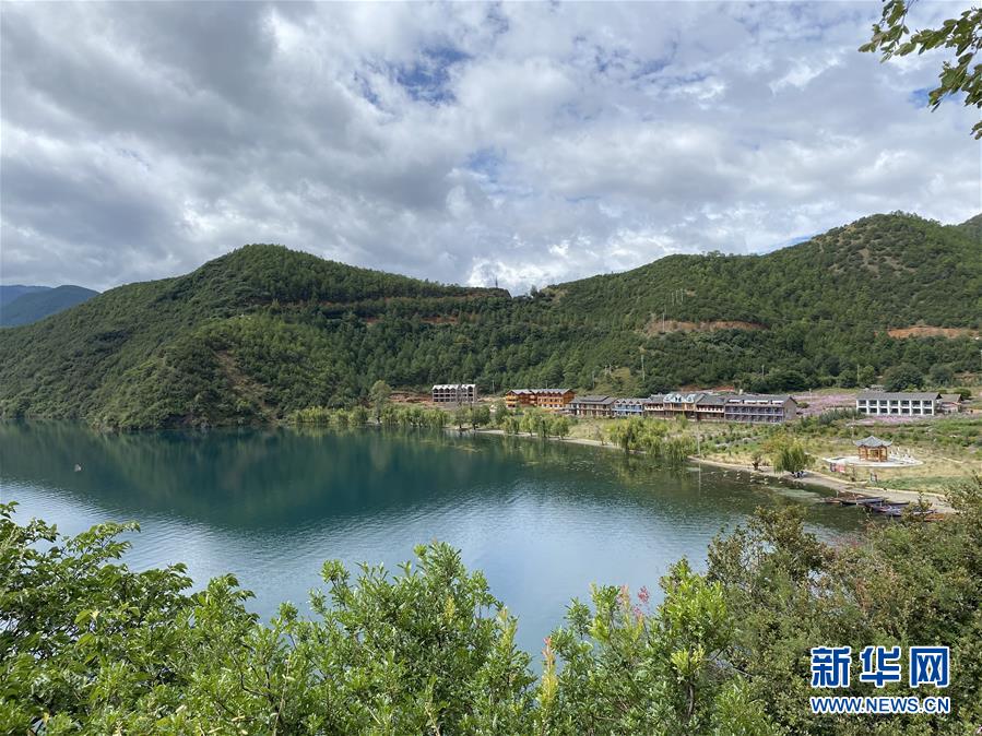 （圖文互動(dòng)）（5）生態(tài)搬遷，“退一步”守護(hù)瀘沽湖清清的水源