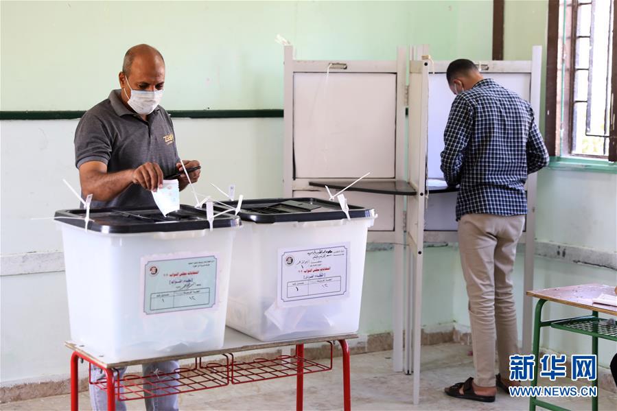 (國際)(7)埃及議會下院選舉開始第一階段國內(nèi)投票