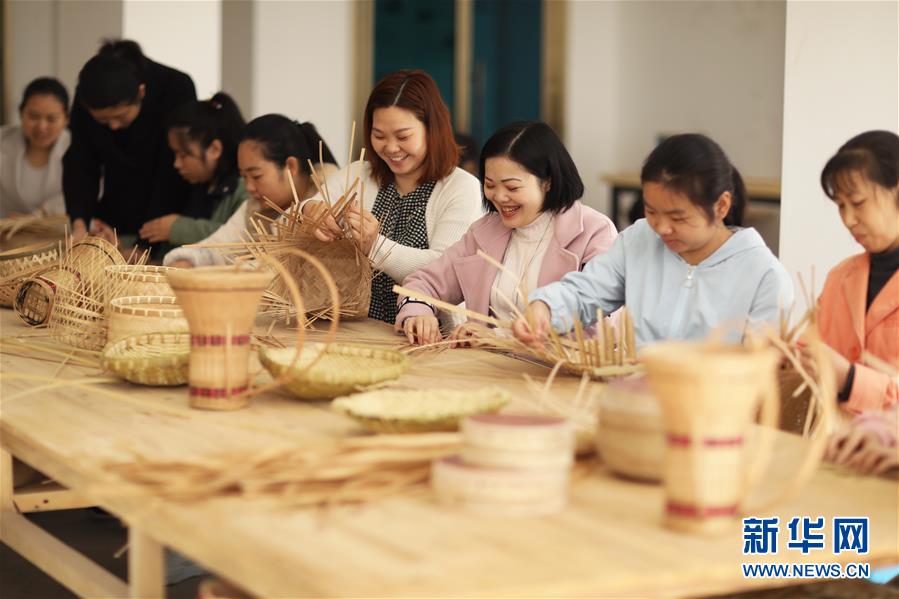 #(社會)(2)貴州赤水:“指尖技藝”促增收