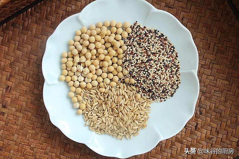 早餐，多給家人做這10款豆?jié){，香濃營養(yǎng)，好喝易吸收，全家都愛