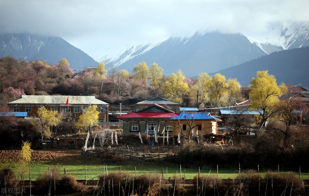 被譽(yù)為，國內(nèi)最美的6條公路，走過即領(lǐng)略了半個(gè)中國的美的