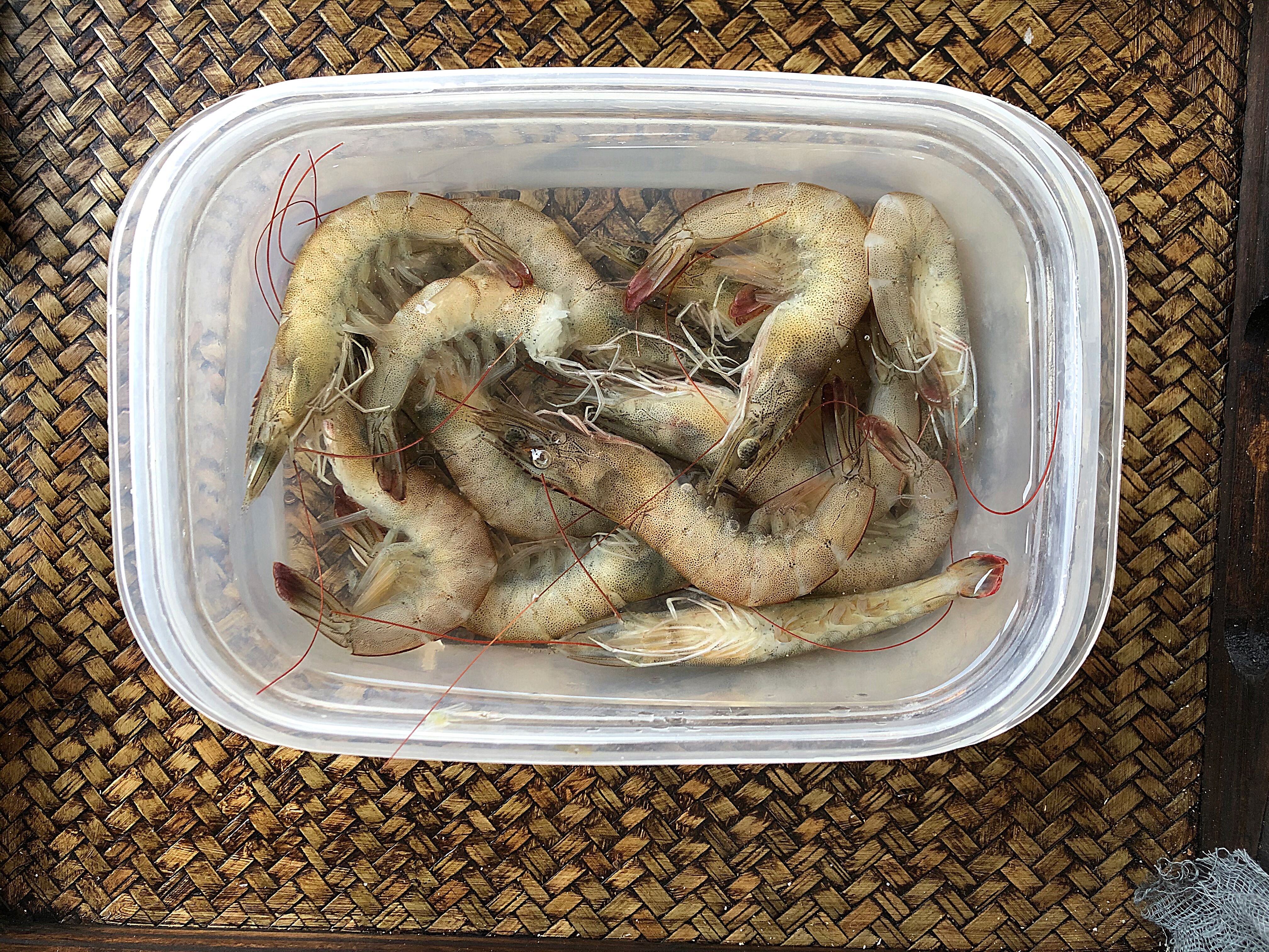 剝蝦仁很簡單，教你小技巧，蝦殼輕松完整脫落，3秒剝1個，實用