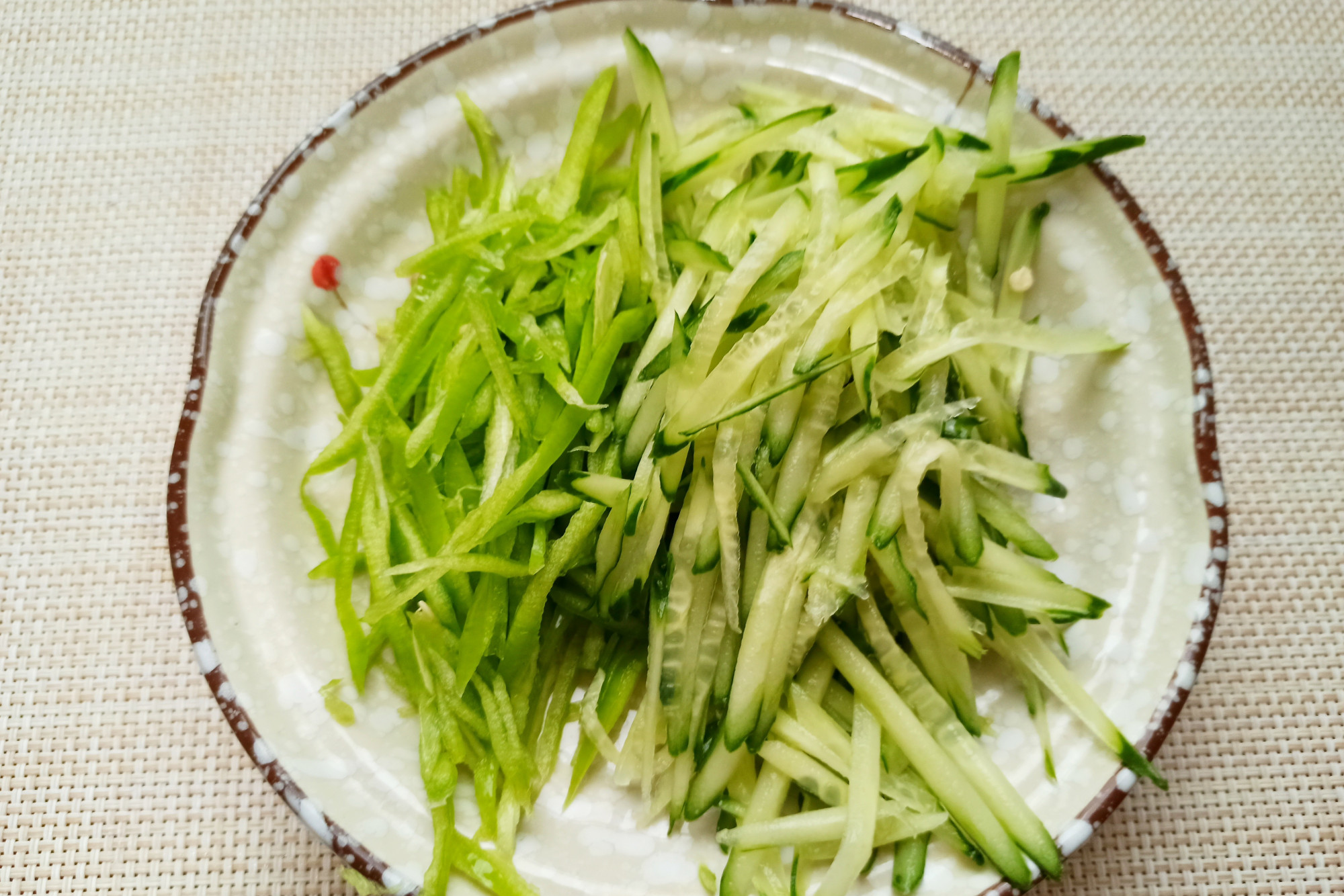 6道好吃的涼拌菜做法，清涼爽口，開胃解油膩，學(xué)會(huì)做給家人們吃