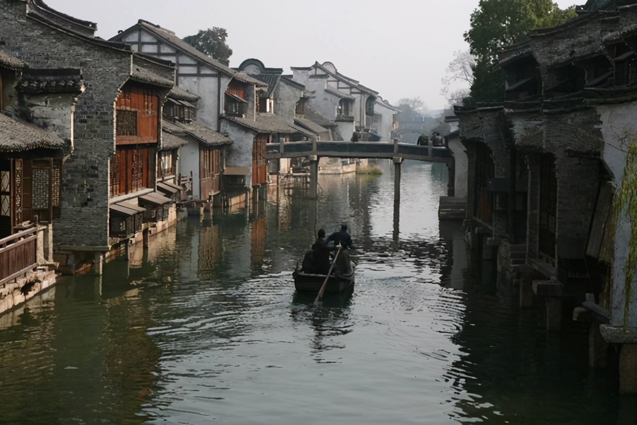 浙江這個(gè)水鄉(xiāng)古鎮(zhèn)，獨(dú)特美景有著別樣趣味，冬暖夏涼頗受游客喜愛