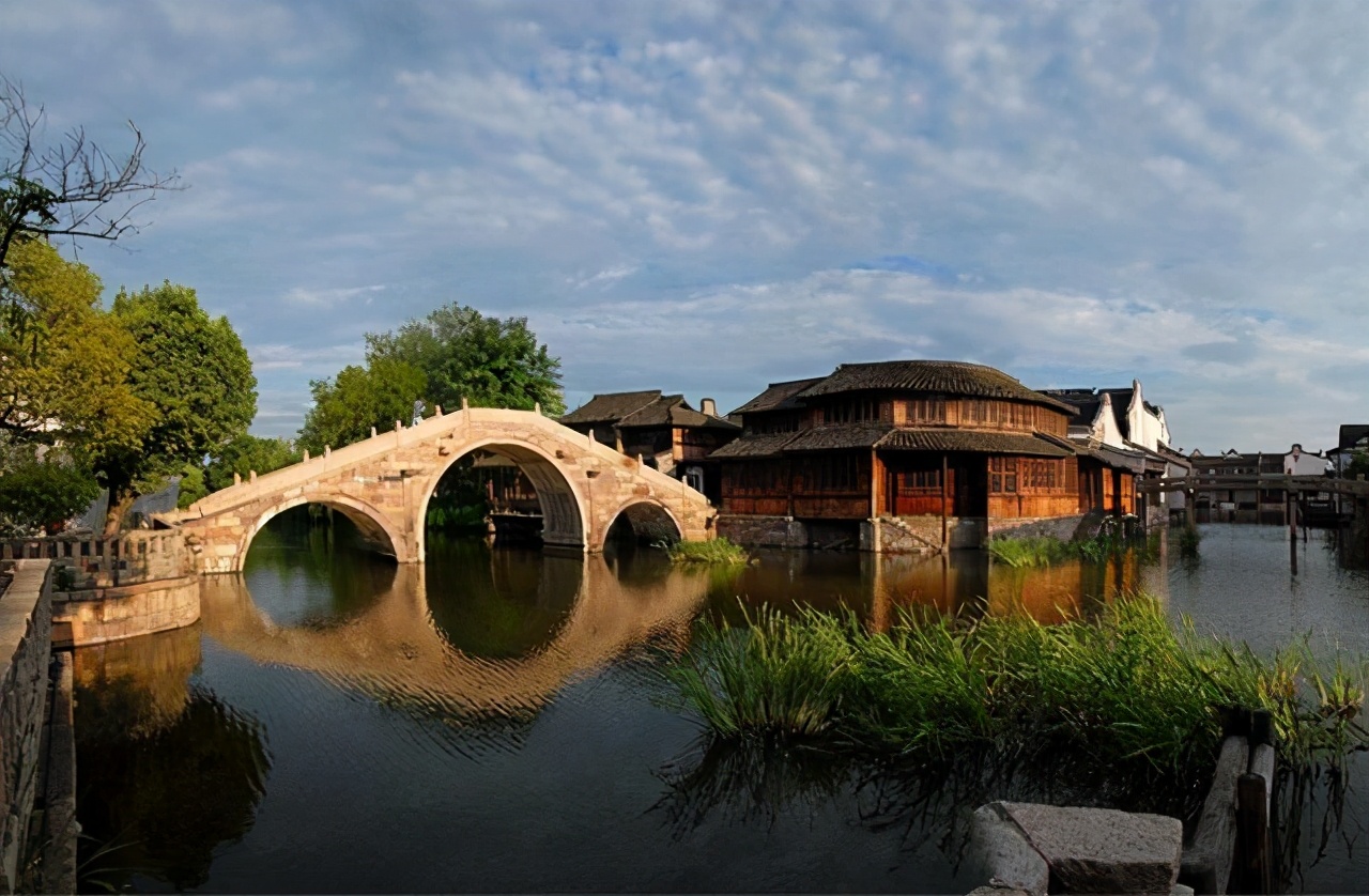 浙江這個(gè)水鄉(xiāng)古鎮(zhèn)，獨(dú)特美景有著別樣趣味，冬暖夏涼頗受游客喜愛