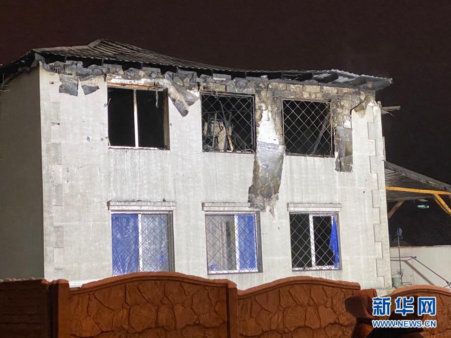 　　這是1月21日拍攝的烏克蘭東部哈爾科夫市發(fā)生火災(zāi)的養(yǎng)老院（手機(jī)照片）?！　」柨品蚴羞@家養(yǎng)老院當(dāng)日下午發(fā)生火災(zāi)，造成至少15人死亡、5人受傷?！　⌒氯A社發(fā)（亞基緬科·馬克西姆·維塔利耶維奇 攝）