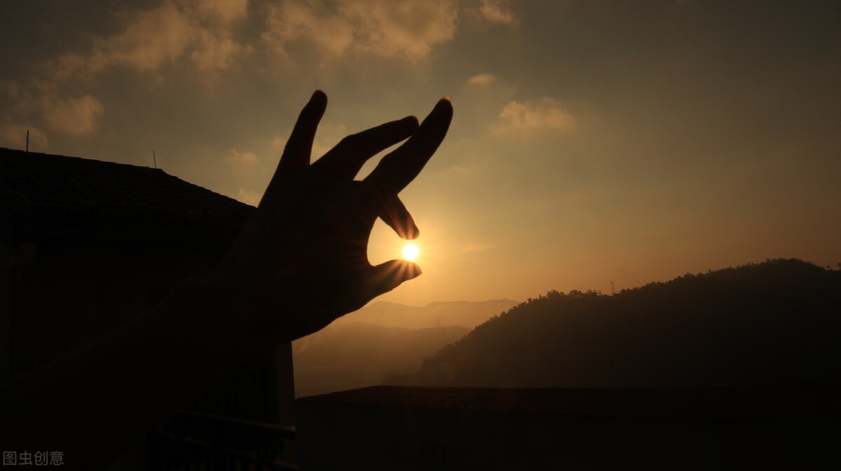 當(dāng)你遭遇人生低谷時，最好的辦法是：少做事
