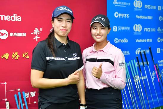 王馨迎、閆盼盼賽后合影