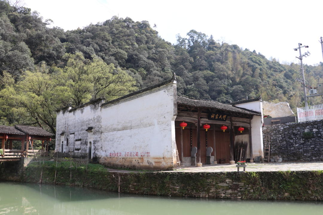 江西深山發(fā)現(xiàn)中國最圓的古村，為千年前南唐國師建造，遠(yuǎn)看似八卦