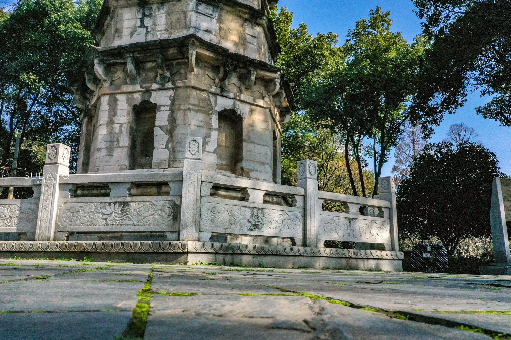 武漢這座古塔相傳是“鎮(zhèn)龍”之物、沒有影子，“江南龍脈”有玄機(jī)