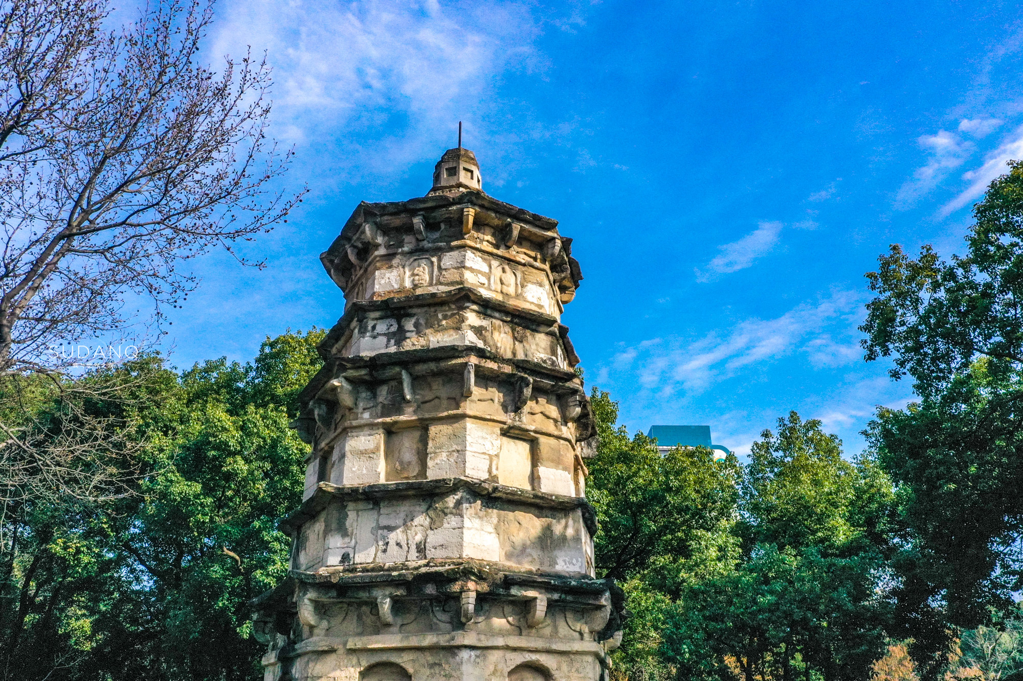 武漢這座古塔相傳是“鎮(zhèn)龍”之物、沒有影子，“江南龍脈”有玄機(jī)